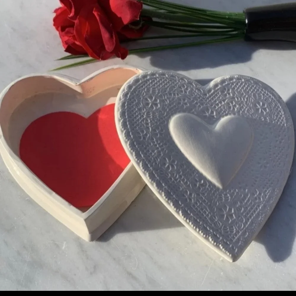Vintage Ceramic Heart-Shaped Jewelry Box